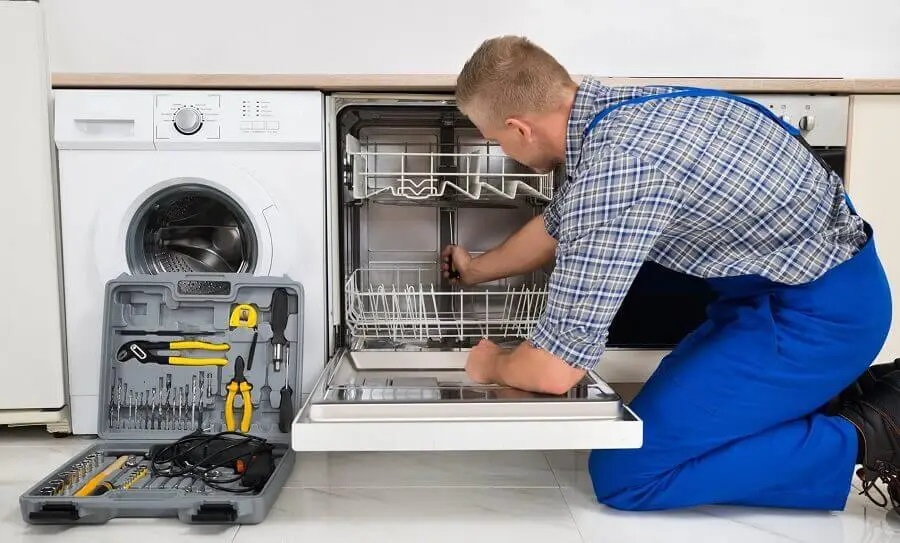 Pursaklar İmmergas servisi teknisyen ekibi beyaz eşya tamiri yaparken